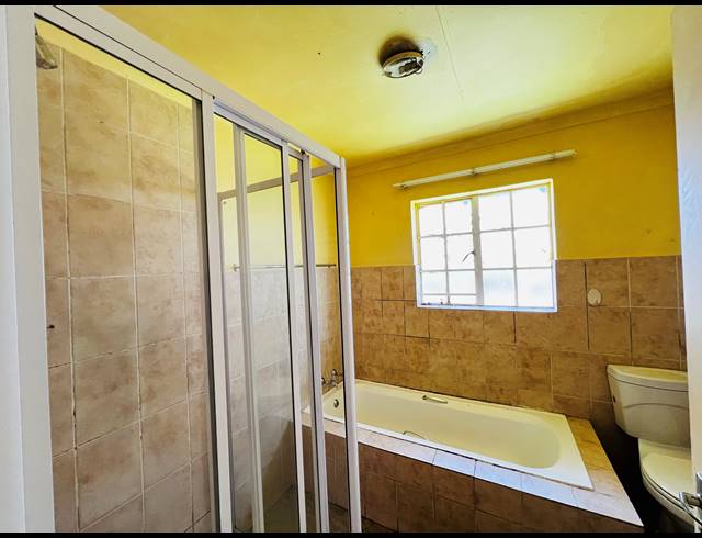 2 BEDROOM FREEHOLD FOR SALE IN STONEHENGE EXT 5